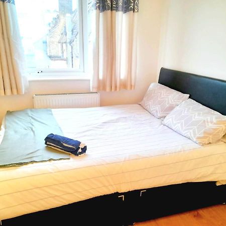 6 Bed House 3 Bathrooms Good Transport Links To London, Free Parking Ngoại thất bức ảnh