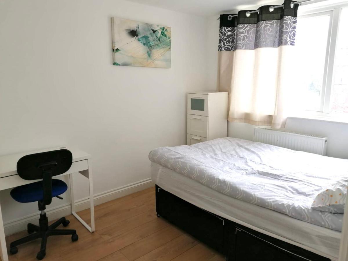 6 Bed House 3 Bathrooms Good Transport Links To London, Free Parking Ngoại thất bức ảnh