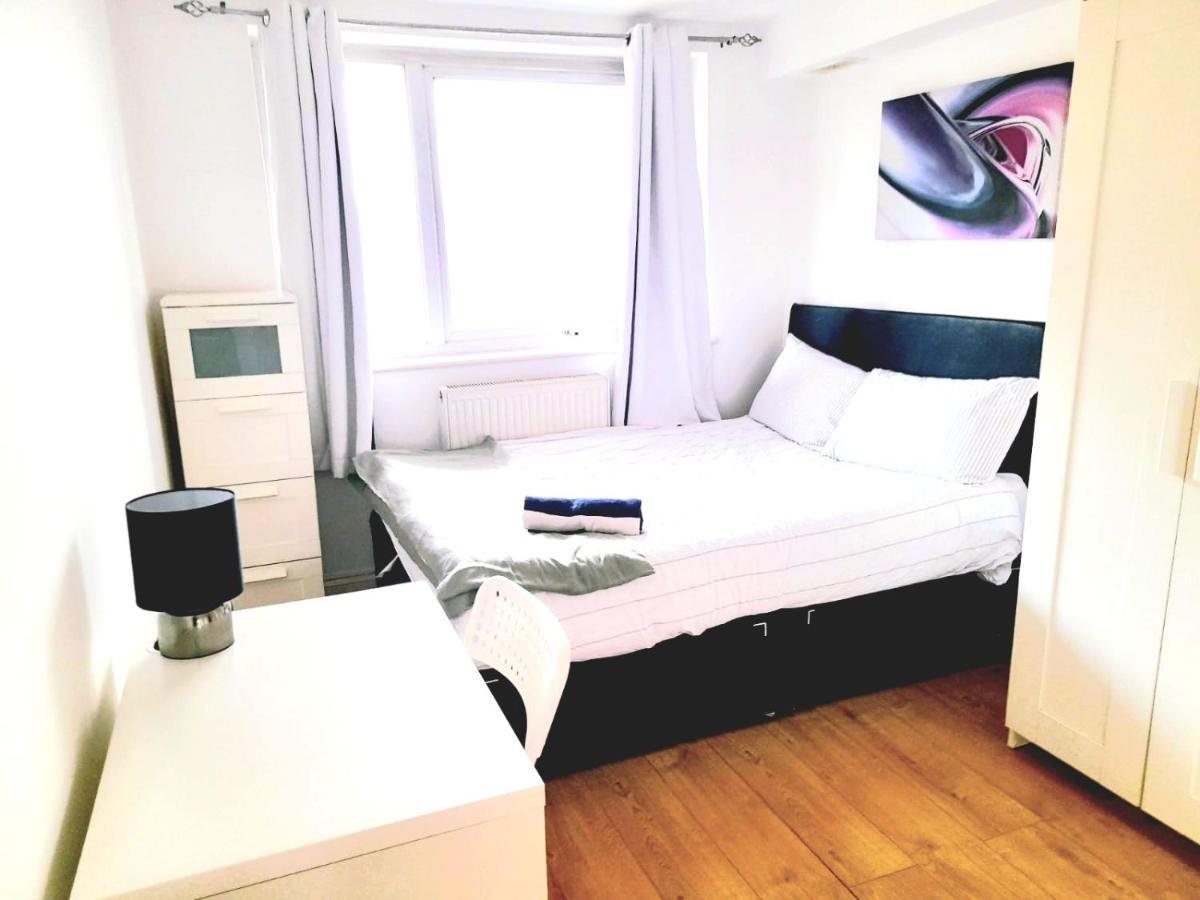 6 Bed House 3 Bathrooms Good Transport Links To London, Free Parking Ngoại thất bức ảnh